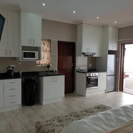 Pongola Road Self Catering Accommodation Uitenhage Exterior photo